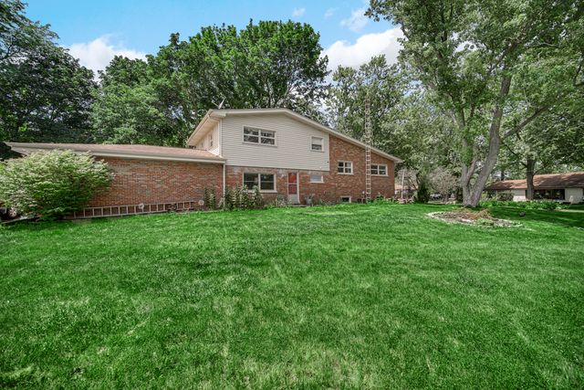 205 Sharon Drive, Sleepy Hollow, IL 60118