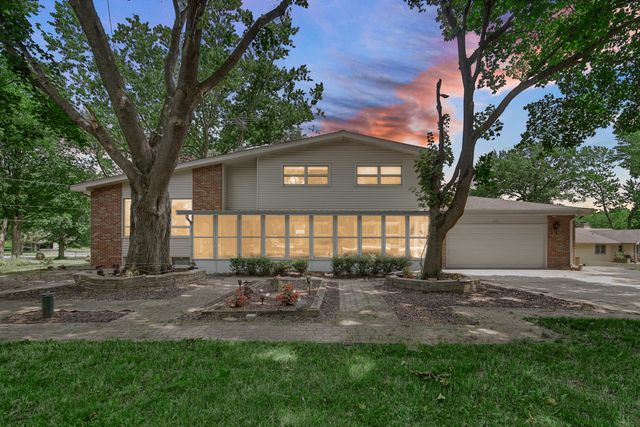 205 Sharon Drive, Sleepy Hollow, IL 60118