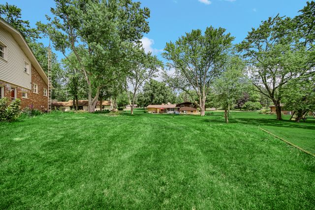 205 Sharon Drive, Sleepy Hollow, IL 60118