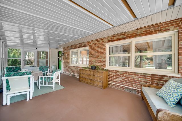 205 Sharon Drive, Sleepy Hollow, IL 60118