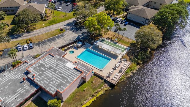 33 Lake Vista Trail 202, Port St. Lucie, FL 34952