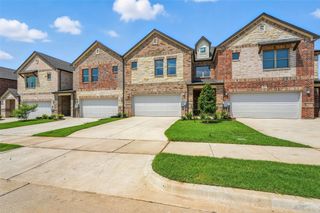 124 Pinkie Holmes Drive, Grand Prairie, TX 75050