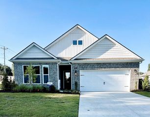 210 KIPLING DR, Oakland, TN 38060