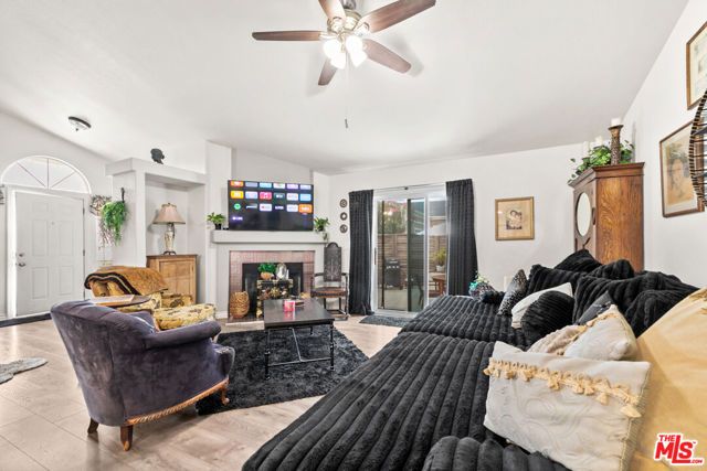 20147 Edgewater Drive 377, Canyon Country (santa Clarita), CA 91351