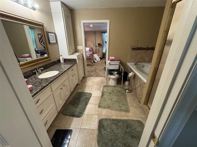 7824 Pecan Forest Lane, Baytown, TX 77521