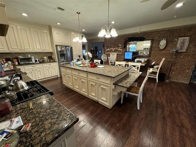 7824 Pecan Forest Lane, Baytown, TX 77521