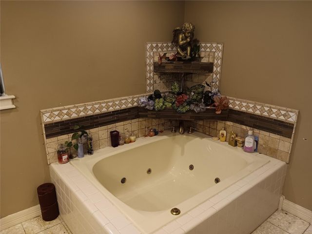 7824 Pecan Forest Lane, Baytown, TX 77521