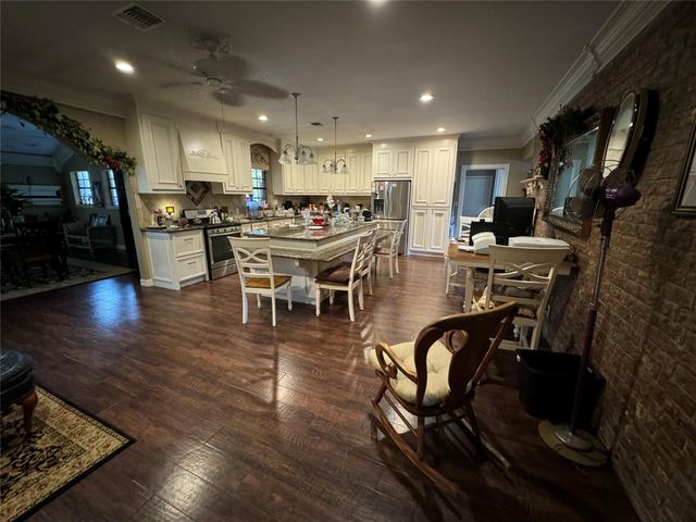 7824 Pecan Forest Lane, Baytown, TX 77521