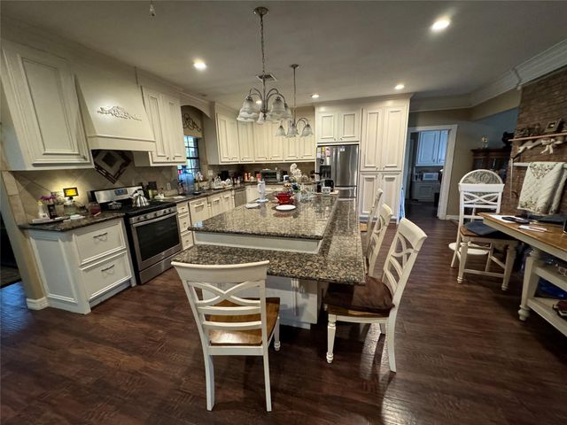 7824 Pecan Forest Lane, Baytown, TX 77521