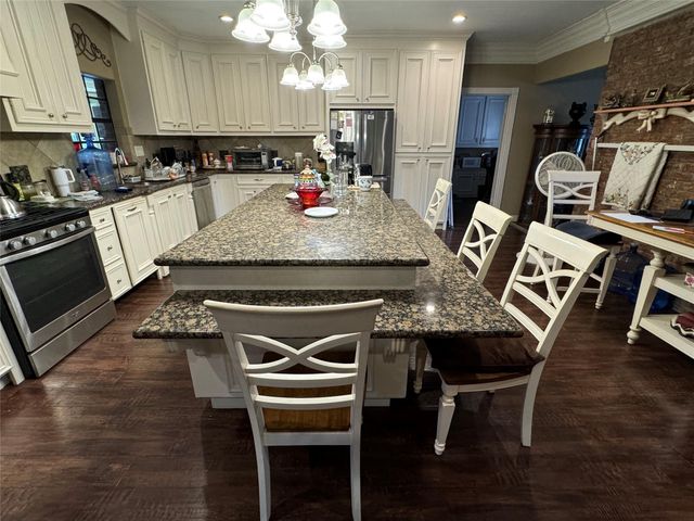 7824 Pecan Forest Lane, Baytown, TX 77521