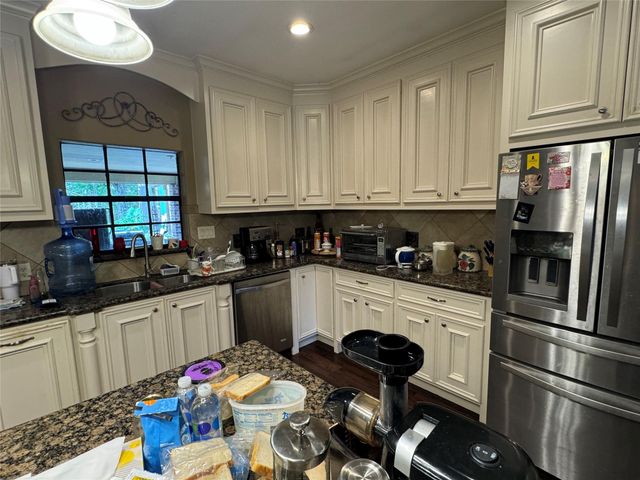 7824 Pecan Forest Lane, Baytown, TX 77521