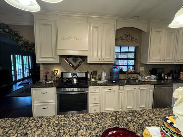 7824 Pecan Forest Lane, Baytown, TX 77521