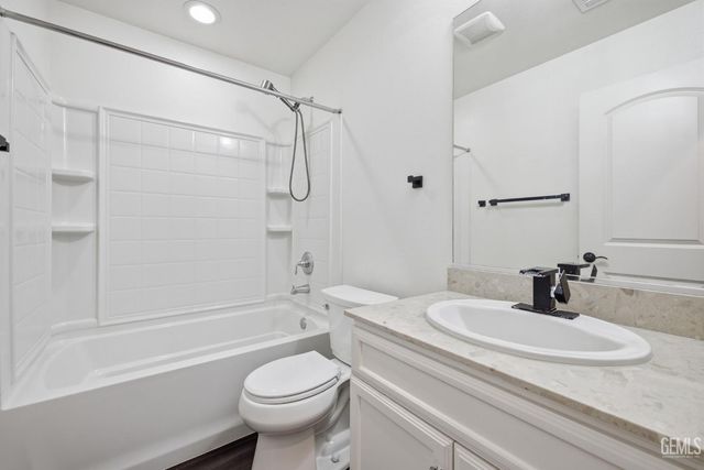 5818 Warren Ridge Drive, Bakersfield, CA 93313