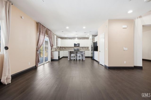 5818 Warren Ridge Drive, Bakersfield, CA 93313