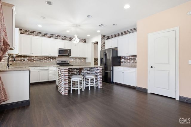 5818 Warren Ridge Drive, Bakersfield, CA 93313