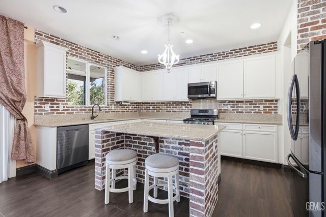 5818 Warren Ridge Drive, Bakersfield, CA 93313