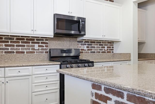 5818 Warren Ridge Drive, Bakersfield, CA 93313