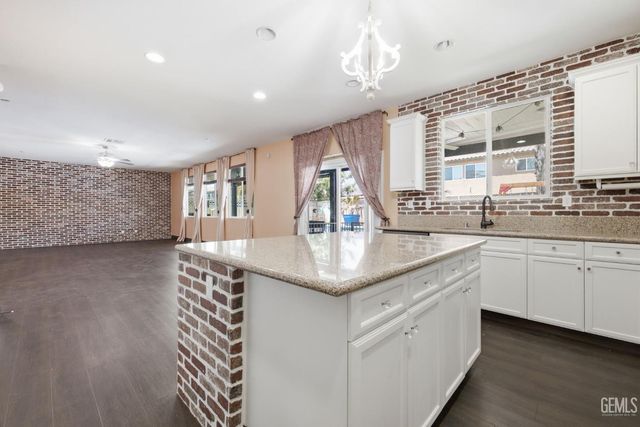 5818 Warren Ridge Drive, Bakersfield, CA 93313