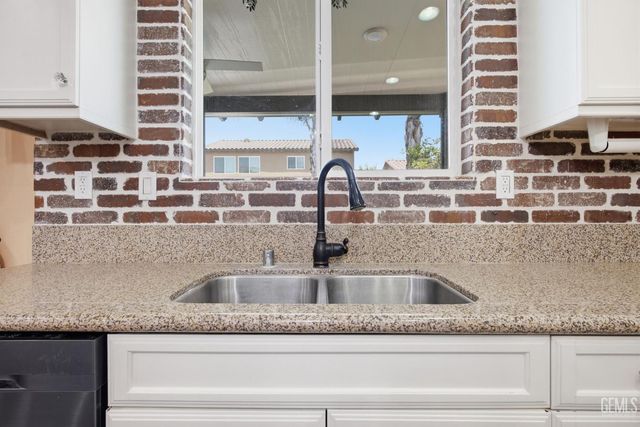 5818 Warren Ridge Drive, Bakersfield, CA 93313
