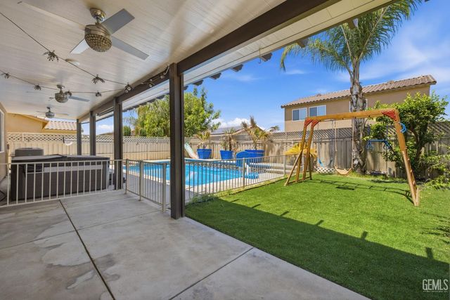 5818 Warren Ridge Drive, Bakersfield, CA 93313