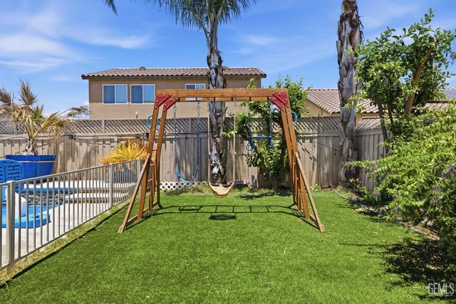 5818 Warren Ridge Drive, Bakersfield, CA 93313