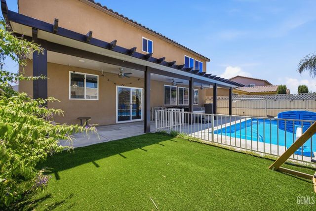 5818 Warren Ridge Drive, Bakersfield, CA 93313