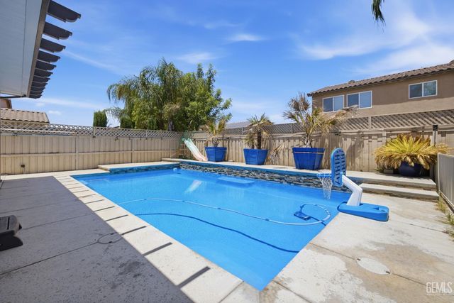 5818 Warren Ridge Drive, Bakersfield, CA 93313