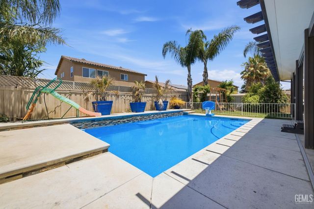 5818 Warren Ridge Drive, Bakersfield, CA 93313