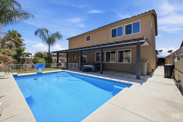 5818 Warren Ridge Drive, Bakersfield, CA 93313