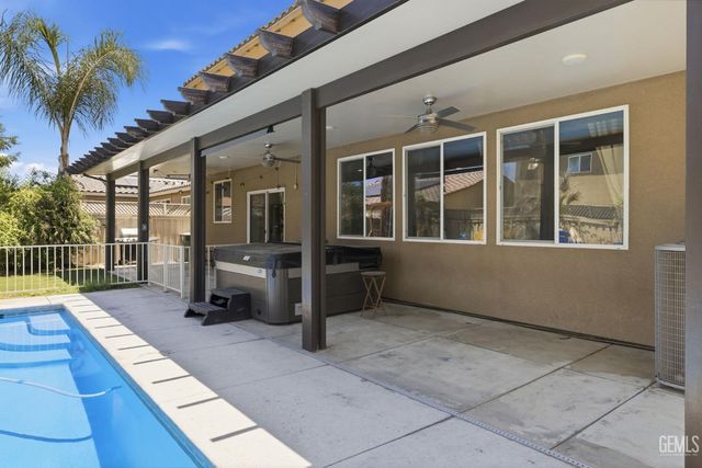 5818 Warren Ridge Drive, Bakersfield, CA 93313