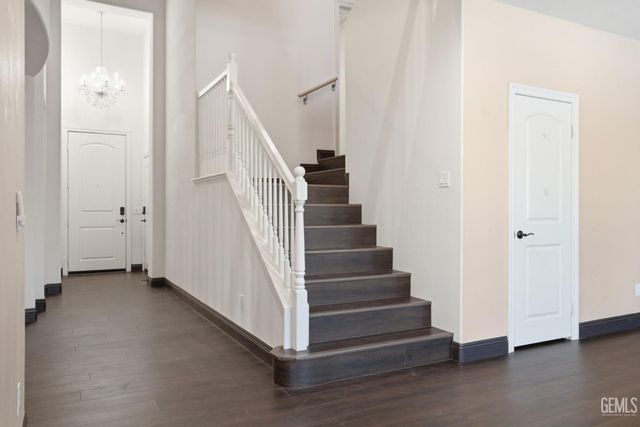 5818 Warren Ridge Drive, Bakersfield, CA 93313