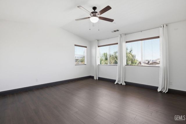 5818 Warren Ridge Drive, Bakersfield, CA 93313
