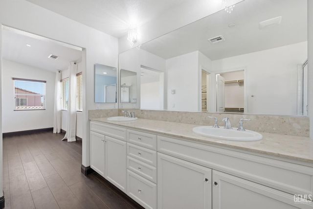 5818 Warren Ridge Drive, Bakersfield, CA 93313