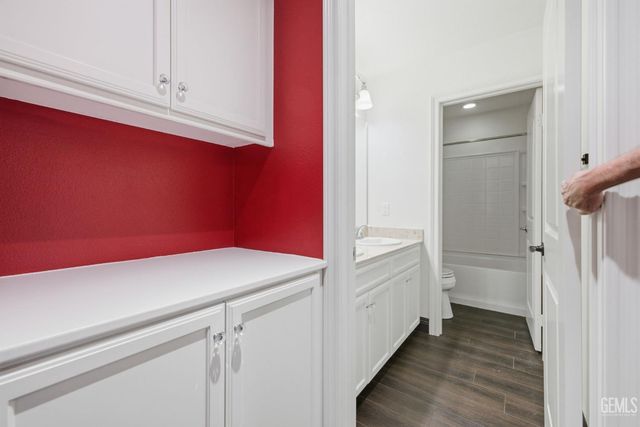 5818 Warren Ridge Drive, Bakersfield, CA 93313