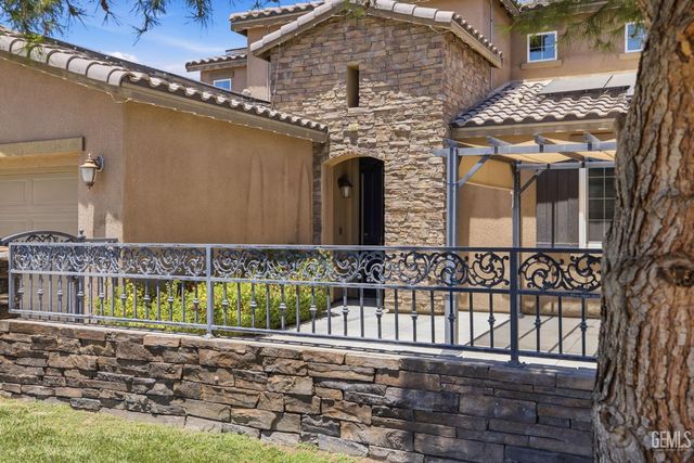 5818 Warren Ridge Drive, Bakersfield, CA 93313
