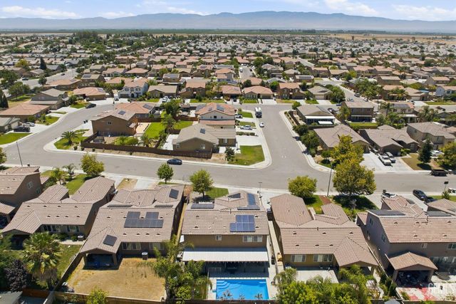 5818 Warren Ridge Drive, Bakersfield, CA 93313