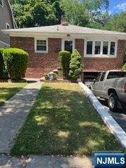 33 Crescent Road, East Orange, NJ 07017