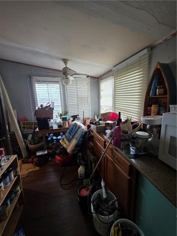153 Lago Vista Dr, Rockport, TX 78382
