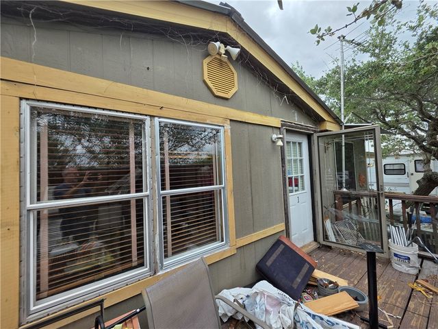 153 Lago Vista Dr, Rockport, TX 78382