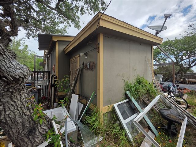 153 Lago Vista Dr, Rockport, TX 78382