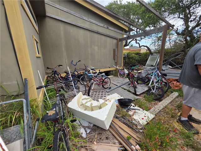 153 Lago Vista Dr, Rockport, TX 78382