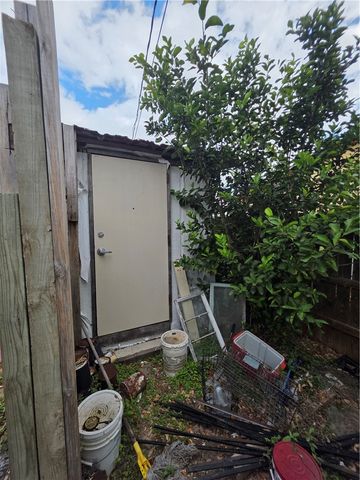 153 Lago Vista Dr, Rockport, TX 78382