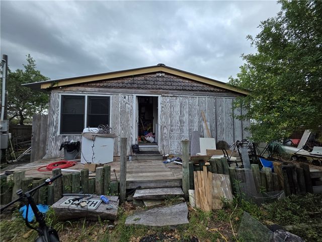153 Lago Vista Dr, Rockport, TX 78382