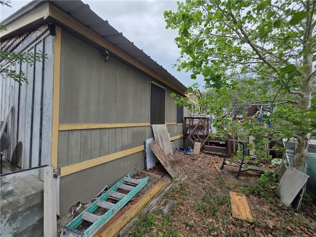 153 Lago Vista Dr, Rockport, TX 78382