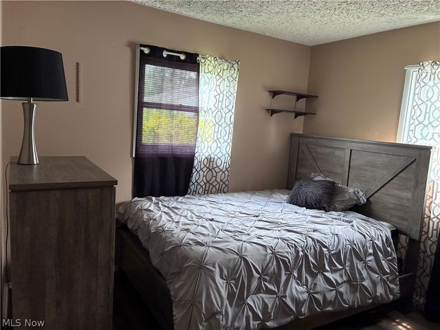 2400 Midway Avenue NE, Canton, OH 44705