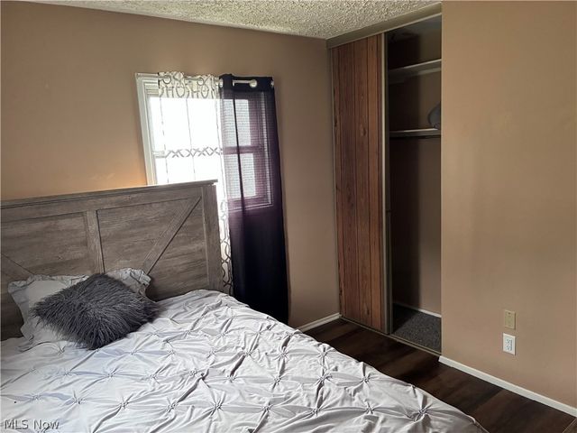 2400 Midway Avenue NE, Canton, OH 44705