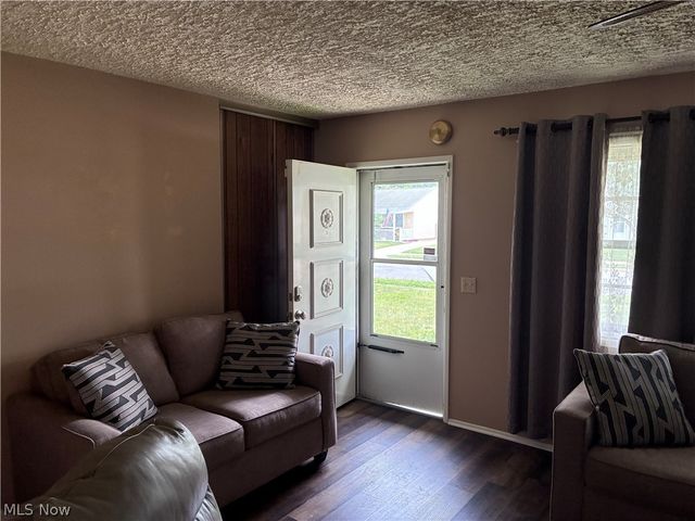 2400 Midway Avenue NE, Canton, OH 44705