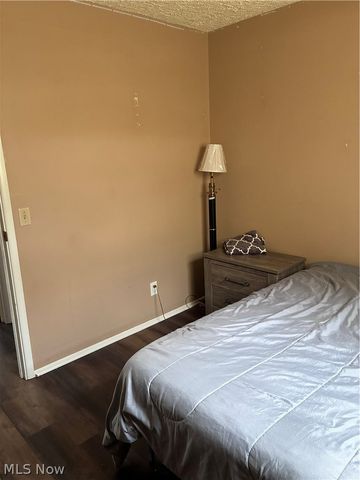 2400 Midway Avenue NE, Canton, OH 44705