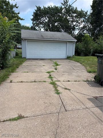 2400 Midway Avenue NE, Canton, OH 44705