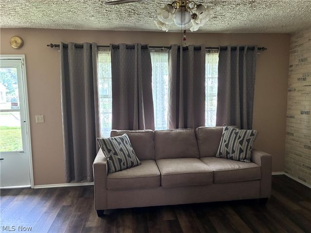 2400 Midway Avenue NE, Canton, OH 44705